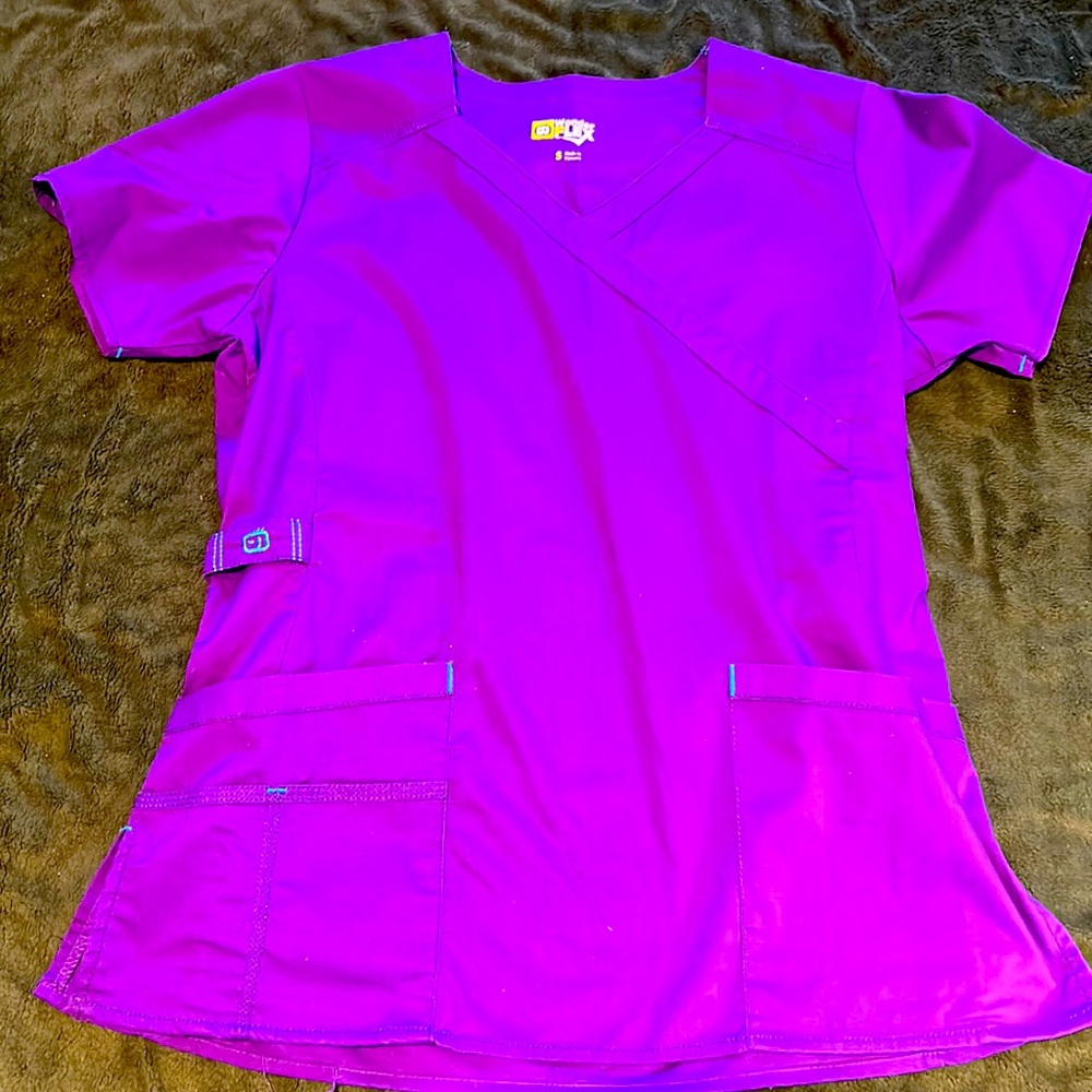 Wonder Flex scrub top